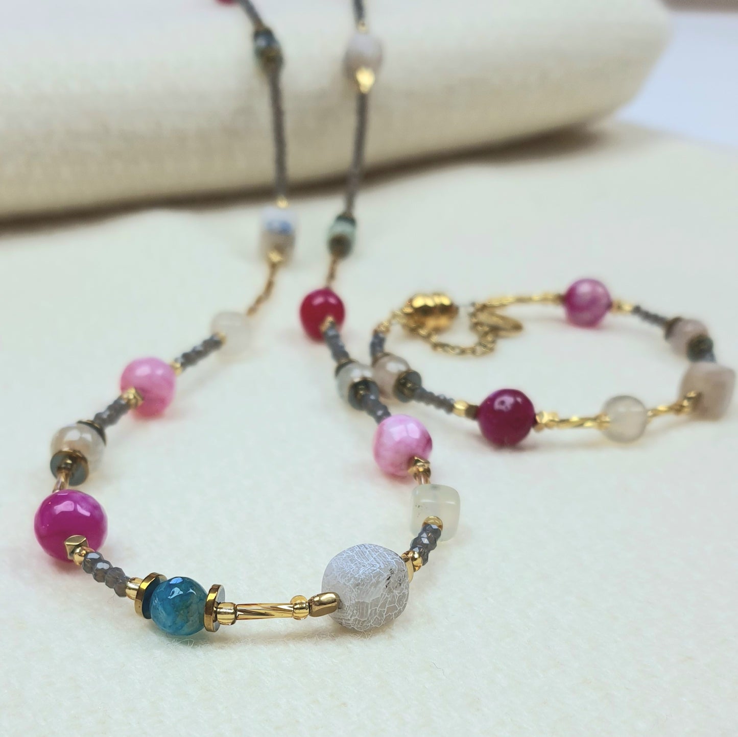 Agate Jewellery with Pink and white stones, with gold.